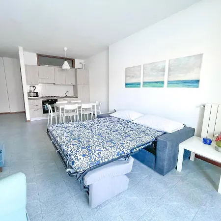 The Sunset 2 By Design Apartment