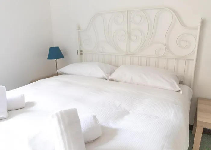 The Sunset 2 By Design Apartment